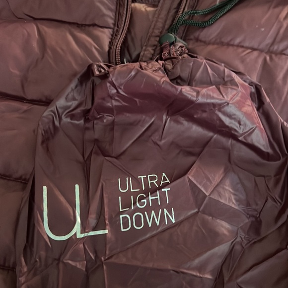 Maroon Puff Vest with Stuff Sack! - Picture 4 of 4